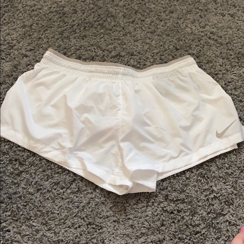 WHITE NIKE SHORTS
